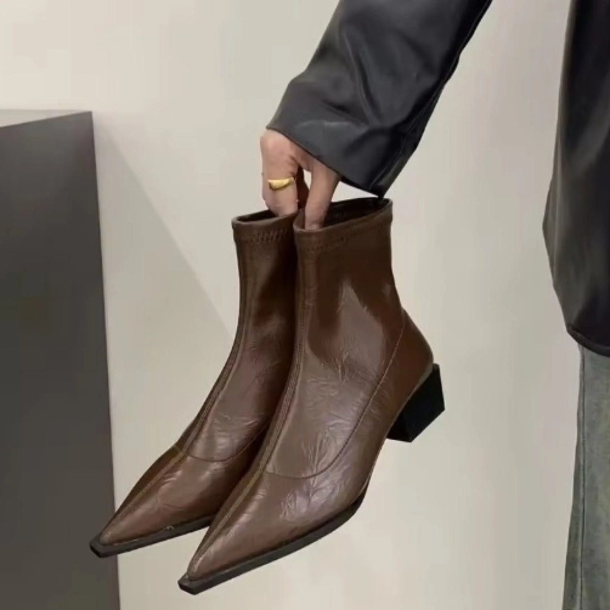 Bottines Femme À Bout Pointu Élégantes Et Confortables