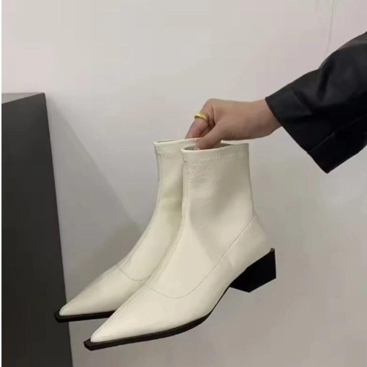 Bottines Femme À Bout Pointu Élégantes Et Confortables