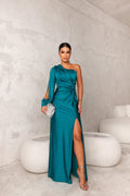 Women's midi dress with defined waist and sleeveless design