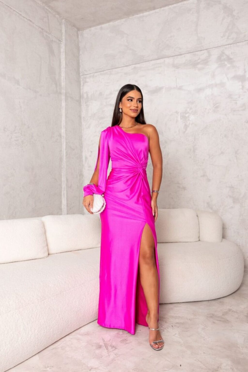 Women's midi dress with defined waist and sleeveless design