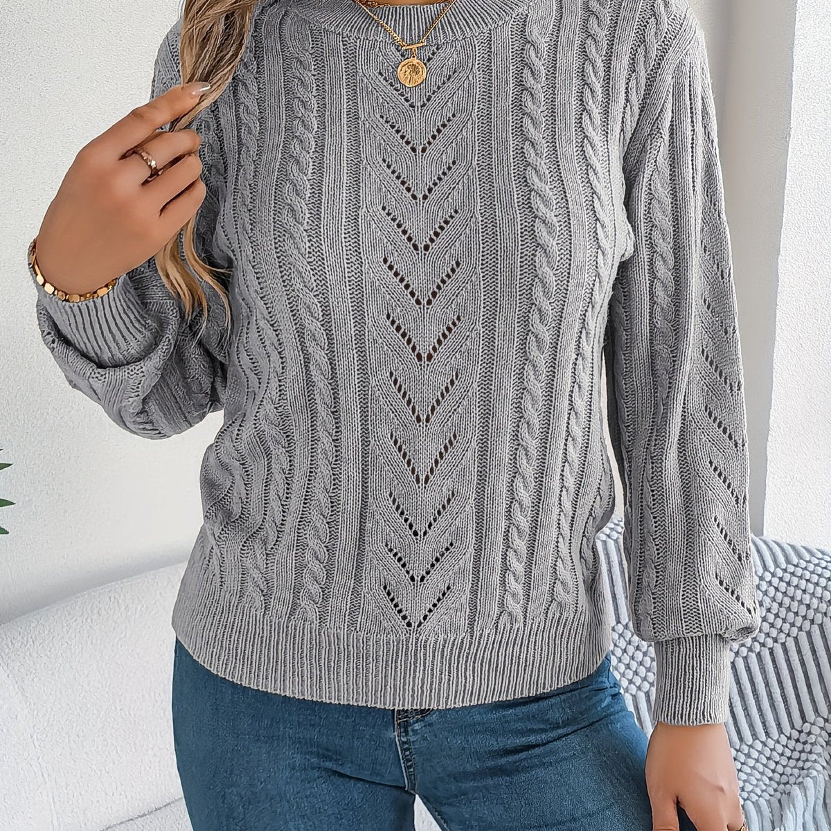 Pull en maille torsadée ajourée à col rond pour femme