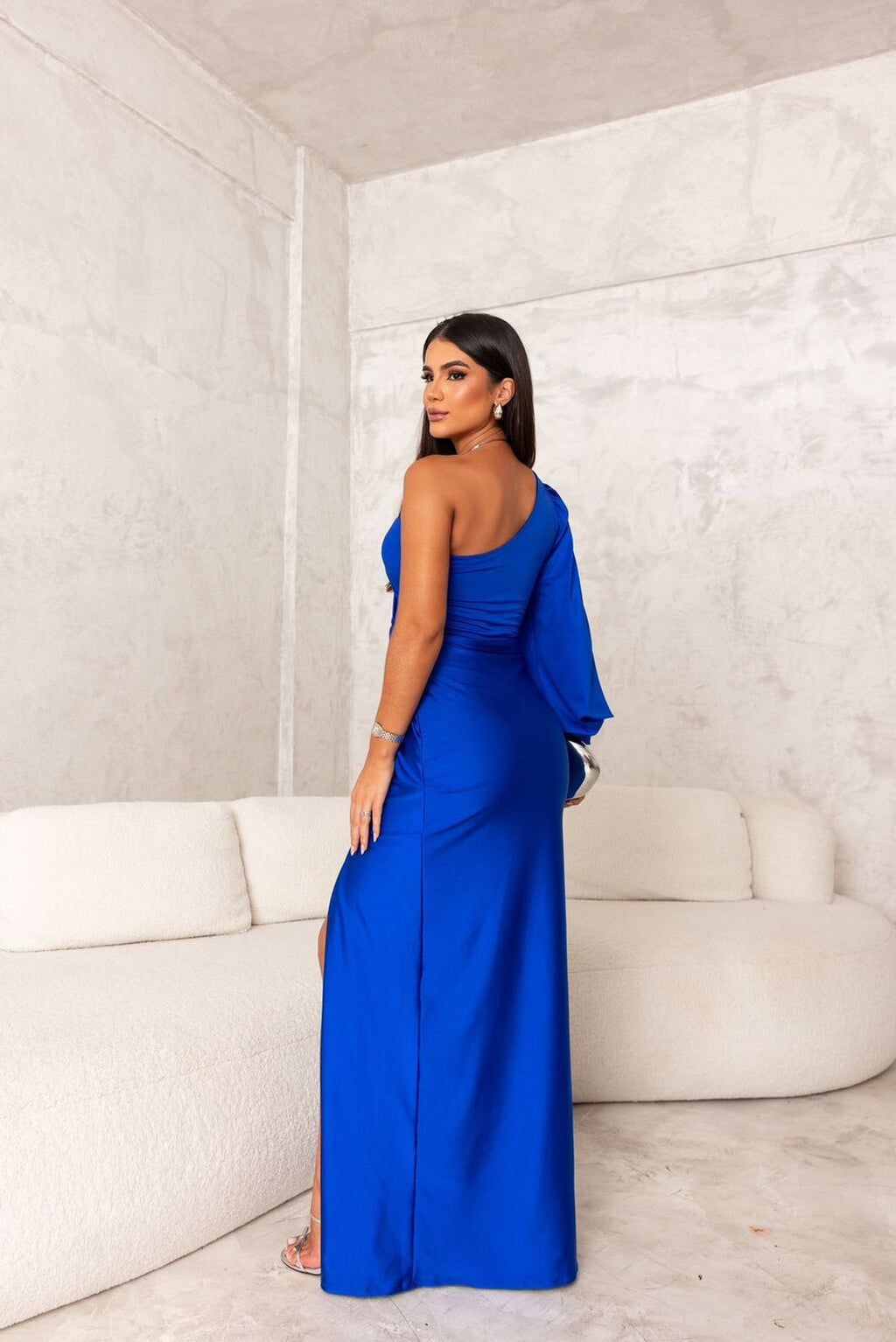 Women's midi dress with defined waist and sleeveless design