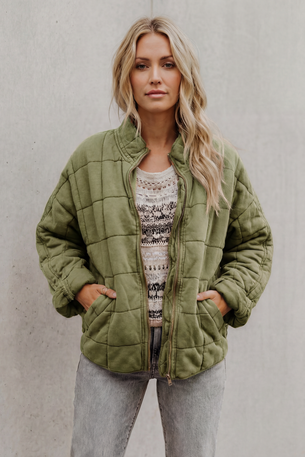 Veste matelassée molletonnée à col haut et zip pour femme