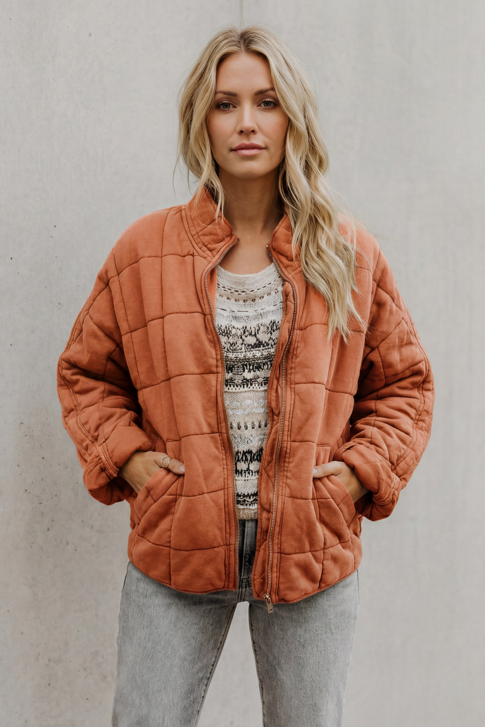 Veste matelassée molletonnée à col haut et zip pour femme
