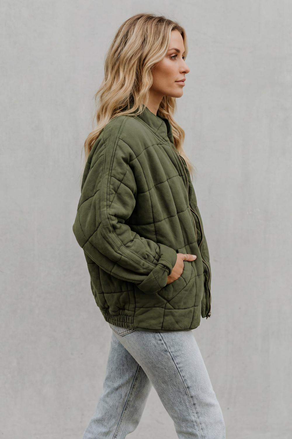 Veste matelassée molletonnée à col haut et zip pour femme