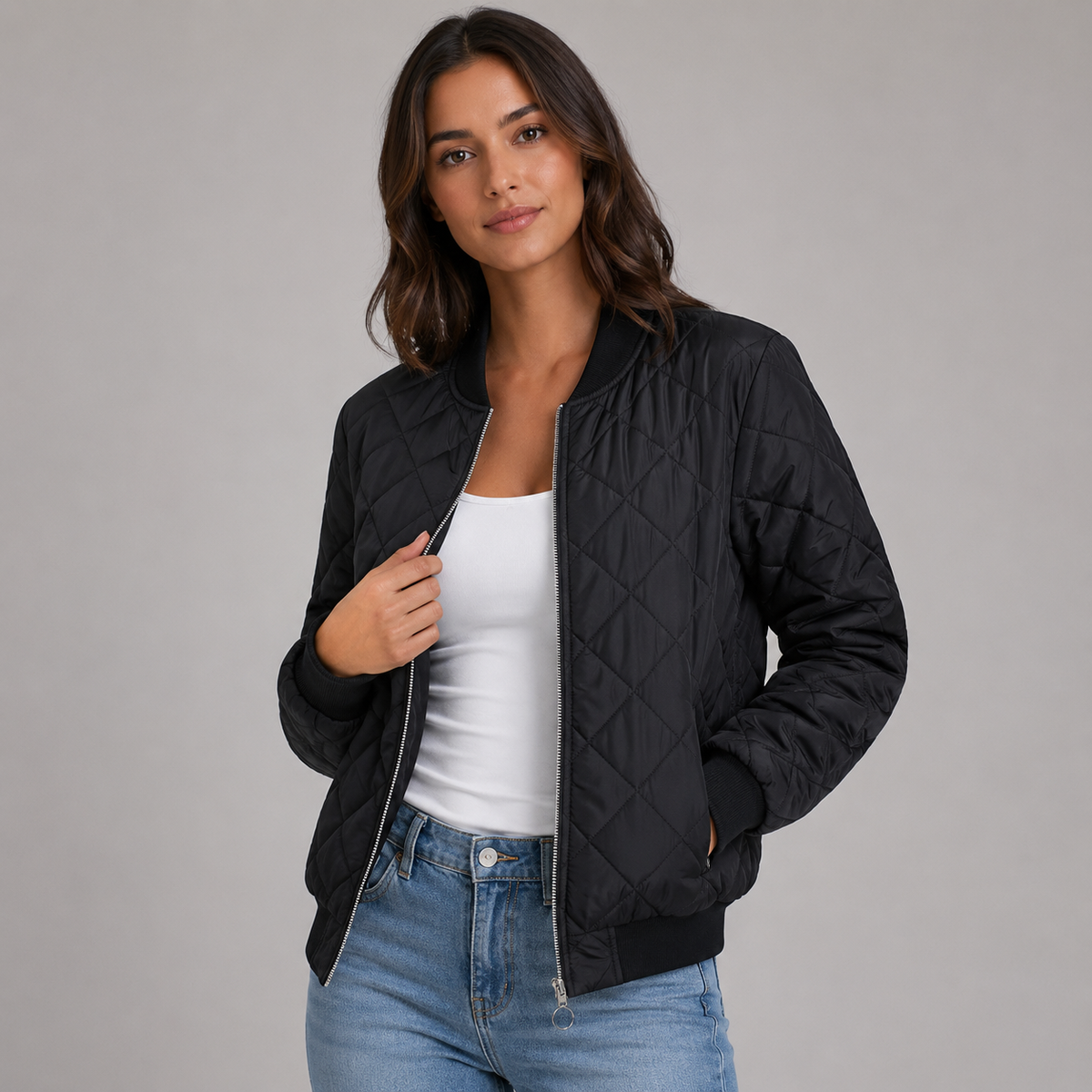 Blouson court matelassé à losanges et bords côtelés pour femme