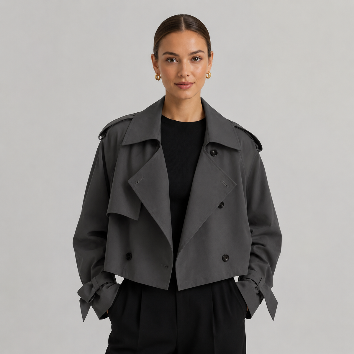 Trench court croisé à larges revers pour femme