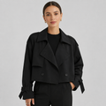 Trench court croisé à larges revers pour femme