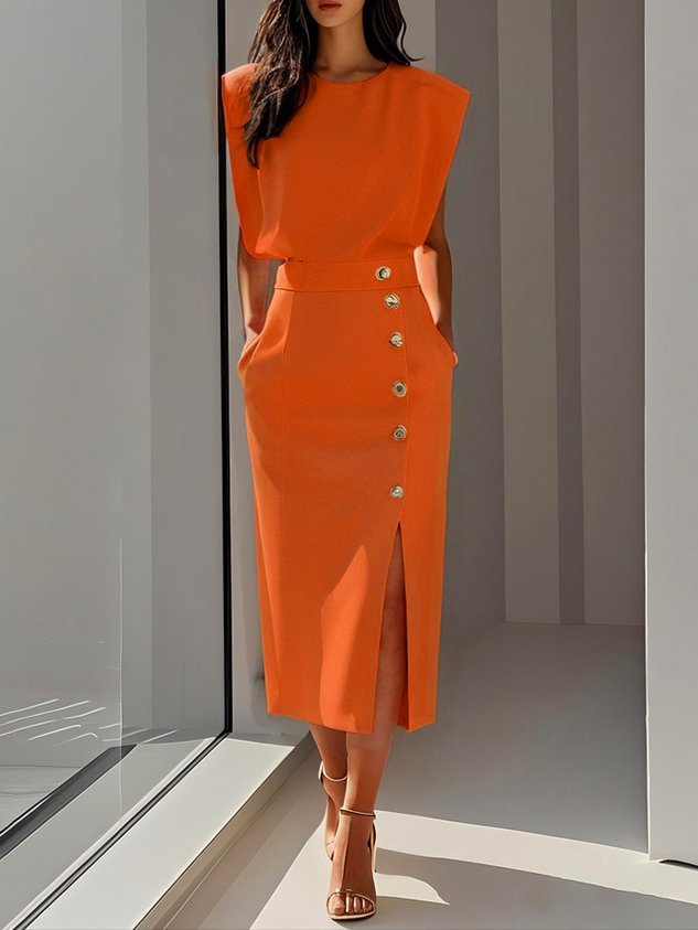 Robe midi unie décolleté rond et fente boutonnée pour femme