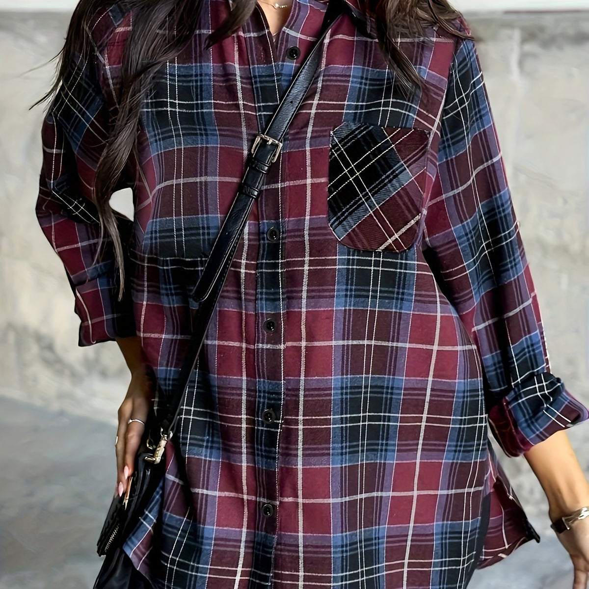 Chemise longue à carreaux avec poche poitrine pour femme