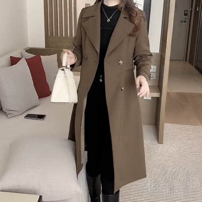Trench en laine à coupe ajustée et col classique pour femme