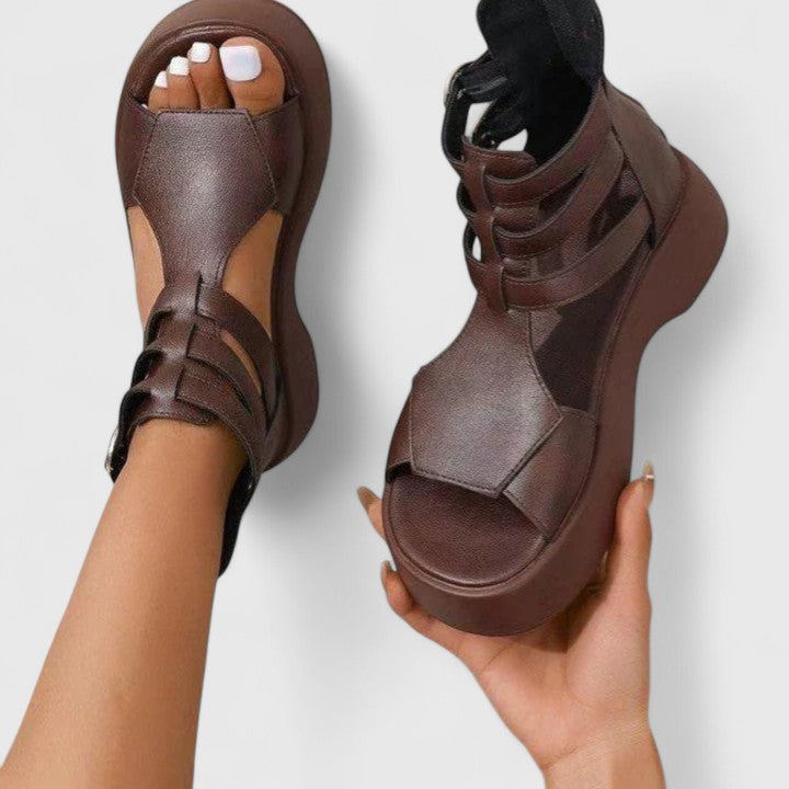 Sandales à plateforme et brides croisées à boucles pour femme