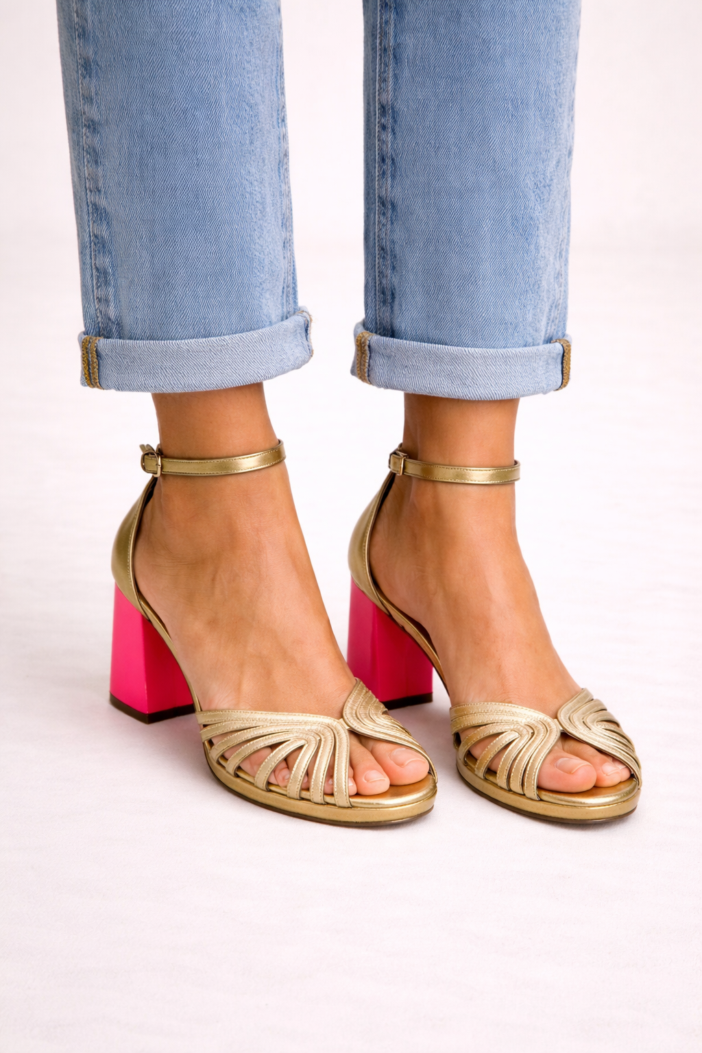 Women's block-heel sandals with open toe, interlaced straps and ankle strap