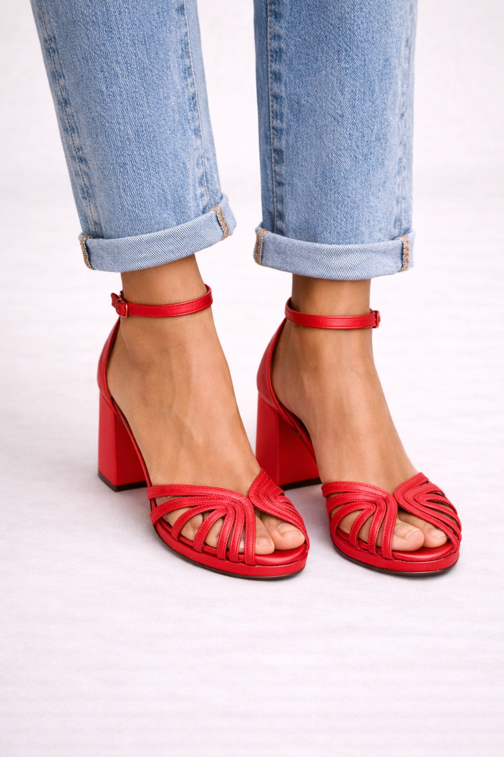 Women's block-heel sandals with open toe, interlaced straps and ankle strap