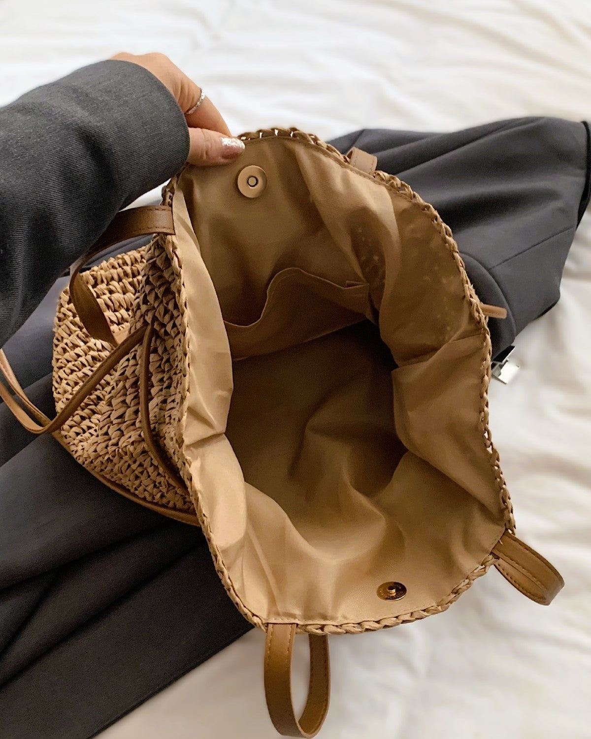 Women's bucket bag with drawstring closure