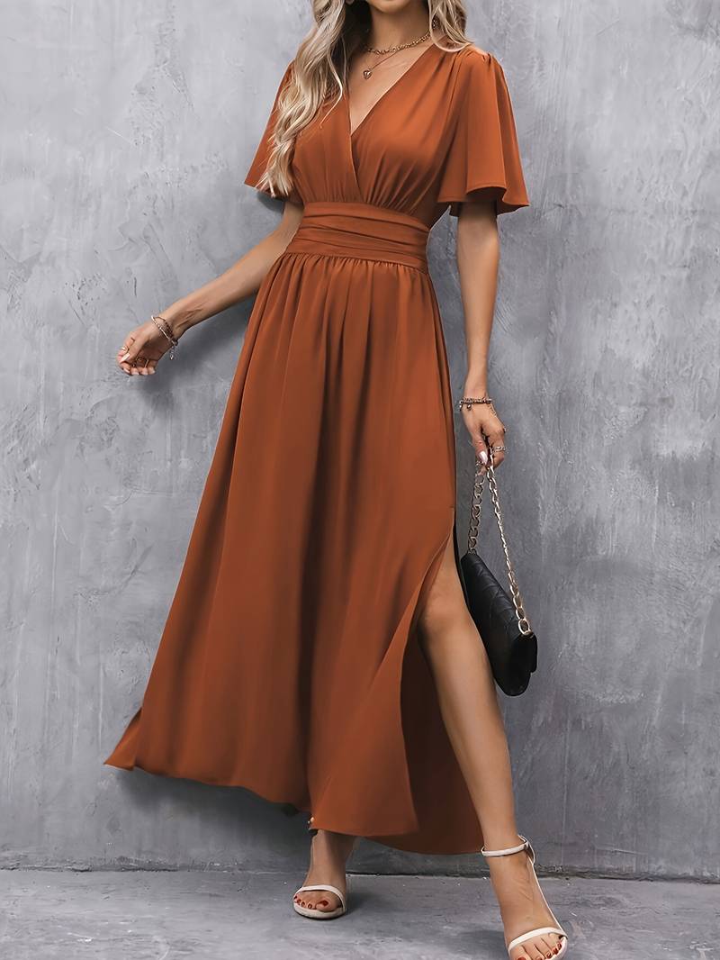 Women's dress with ruffle collar and pleated waist