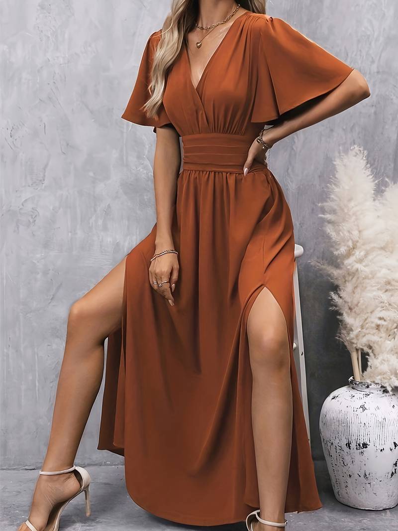 Women's dress with ruffle collar and pleated waist