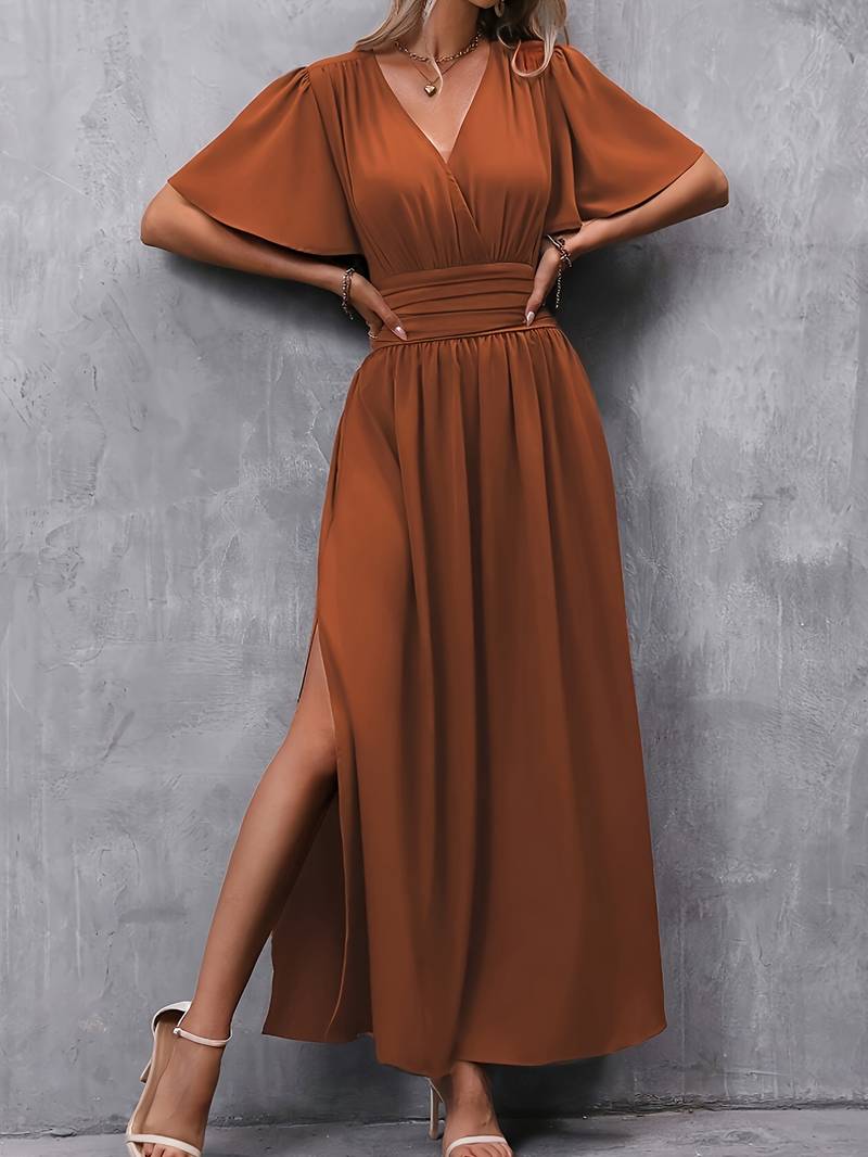 Women's dress with ruffle collar and pleated waist