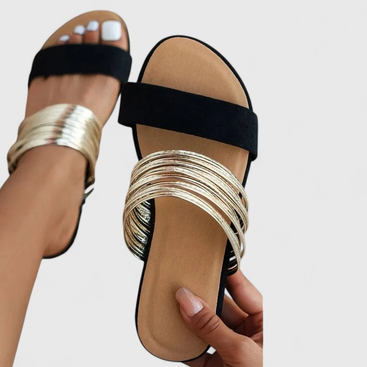 Women's flat sandals with straps and open toe