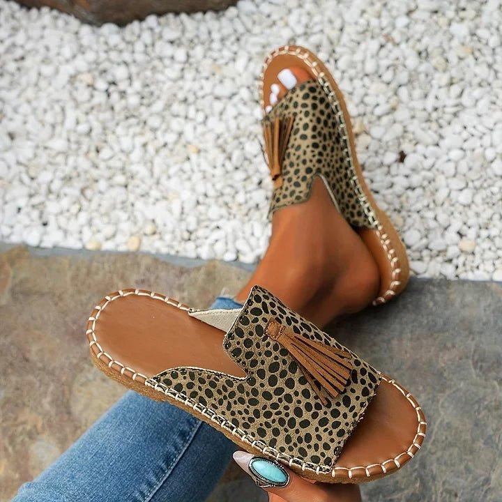 Women's flat slide sandals with open toe and tassel detail