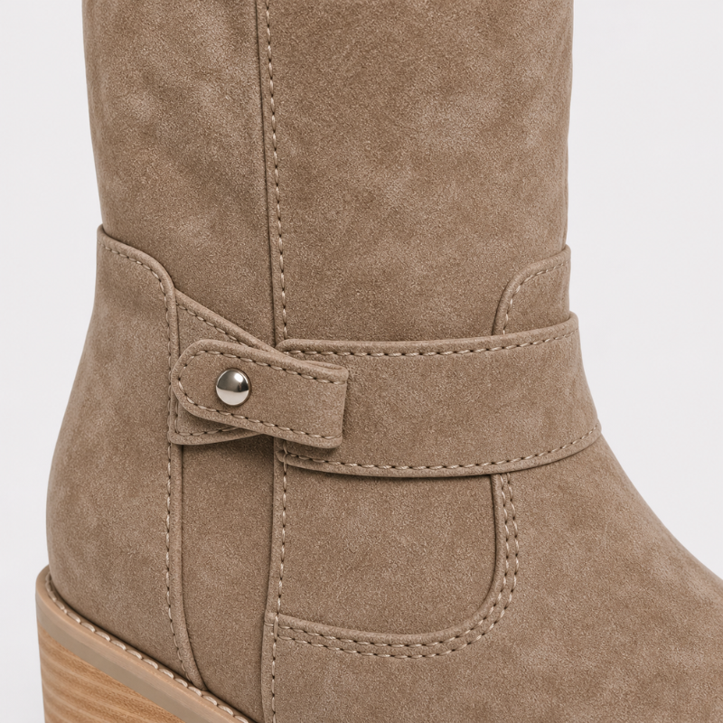 Women's knee-high boots with low heel