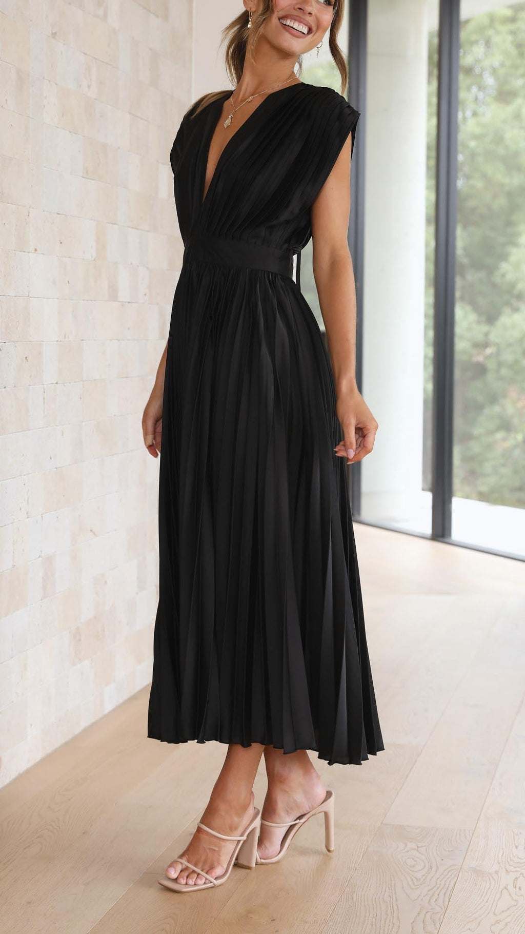 Women's pleated midi dress with V-neckline