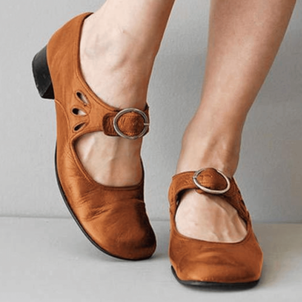 Women's sandals with ankle strap and open toe