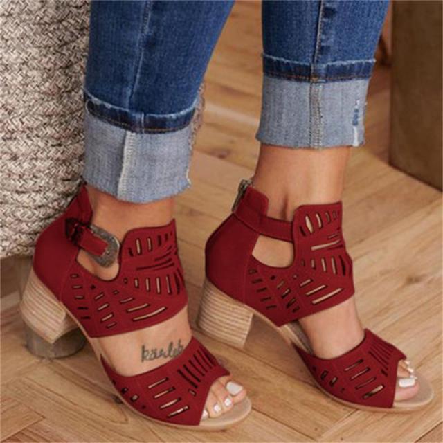 Women's sandals with cut-out details and open toe