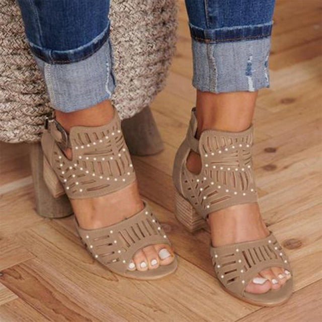 Women's sandals with cut-out details and open toe