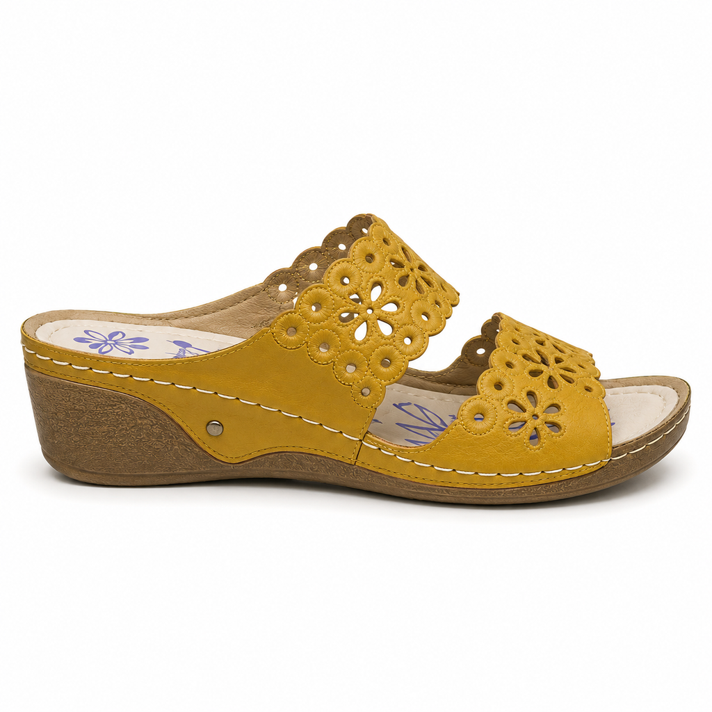 Women's sandals with floral detail and open toe