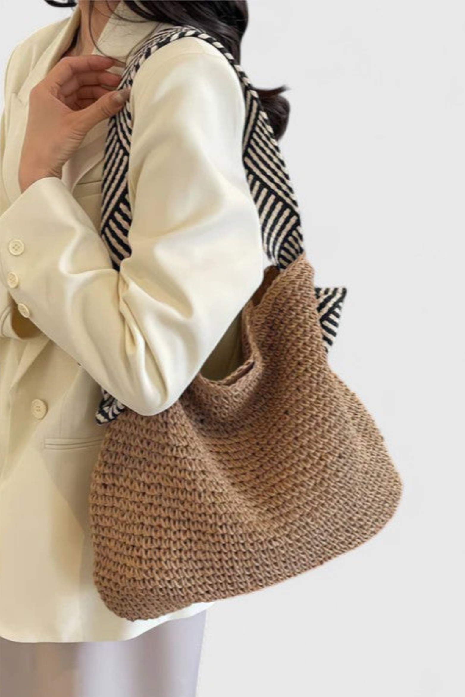 Women's woven shoulder bag