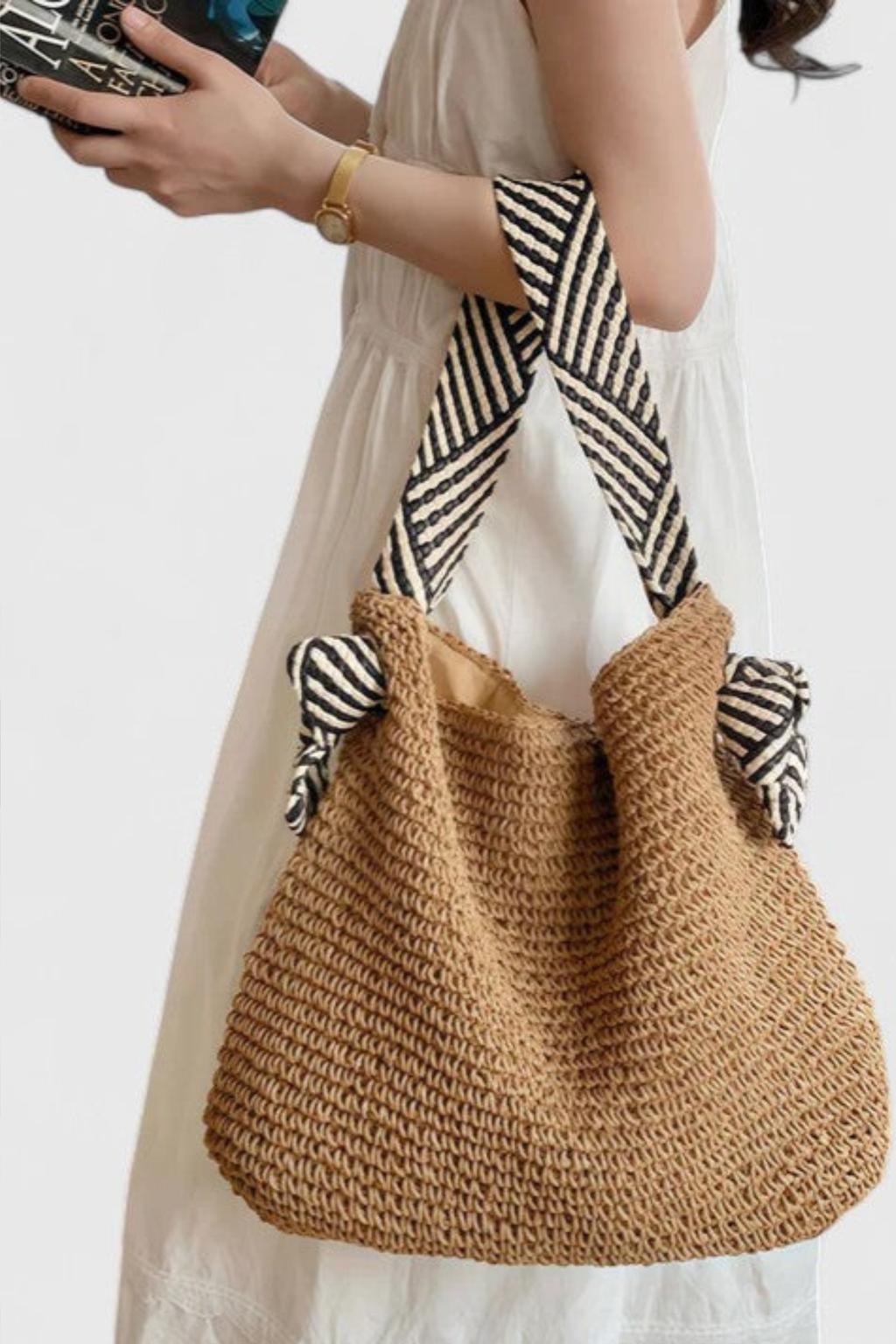 Women's woven shoulder bag