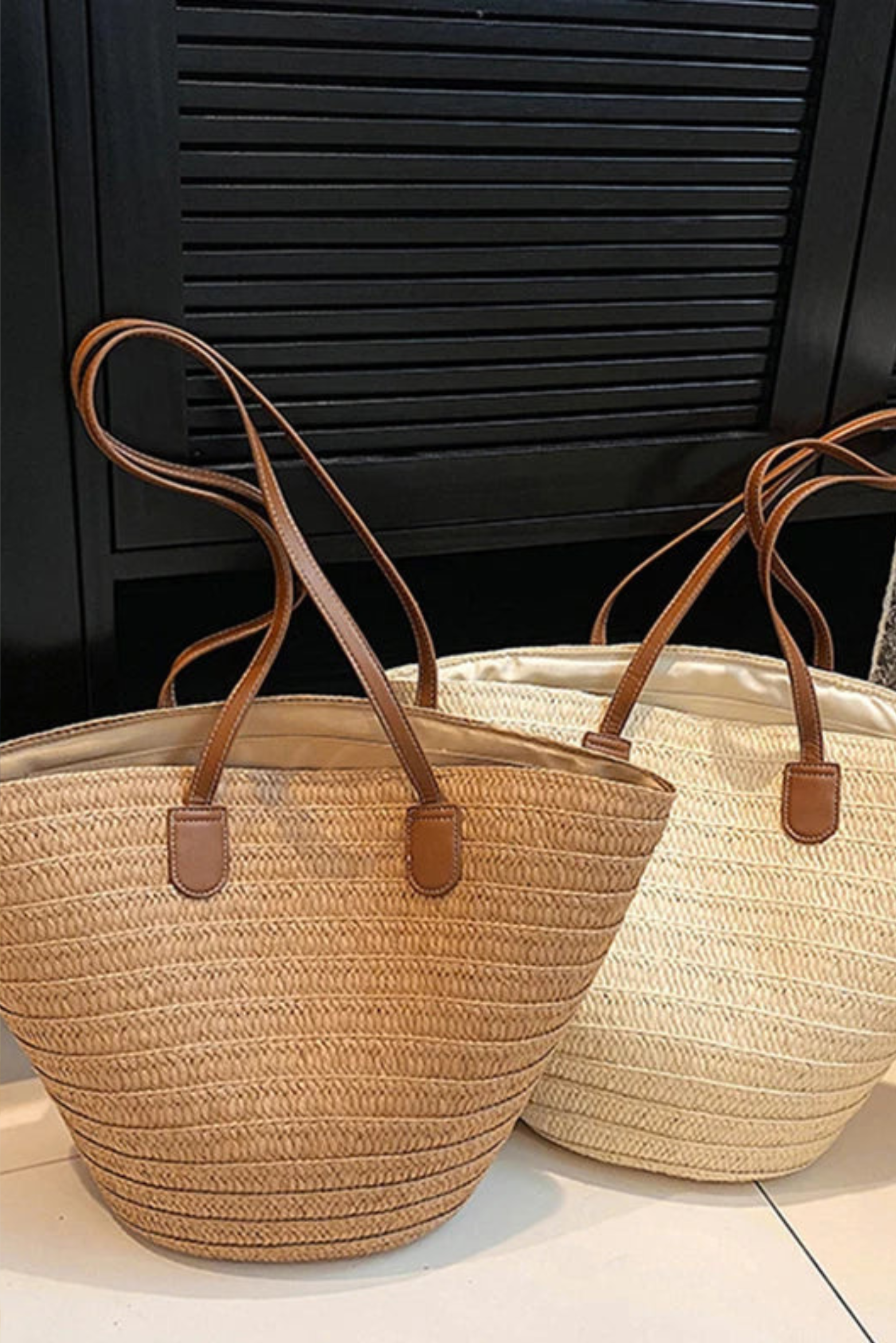 Women's woven straw shoulder bag