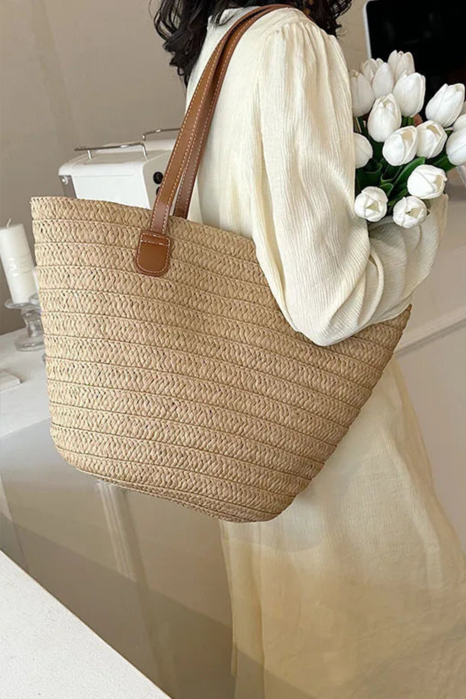 Women's woven straw shoulder bag